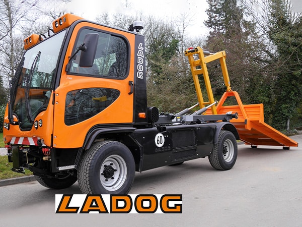 Ladog T1400 mit Maytec Hackenliftaufbau